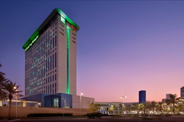 Holiday Inn & Suites
